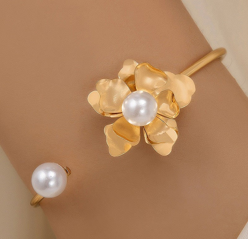 Flower Pearl Bracelet